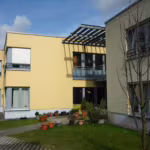 Das Bild zeigt eine Außenaufnahme des Gebäudes an der Pferdebachstraße.