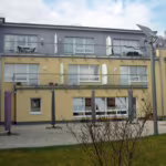 Das Bild zeigt eine Außenaufnahme des Gebäudes an der Pferdebachstraße.
